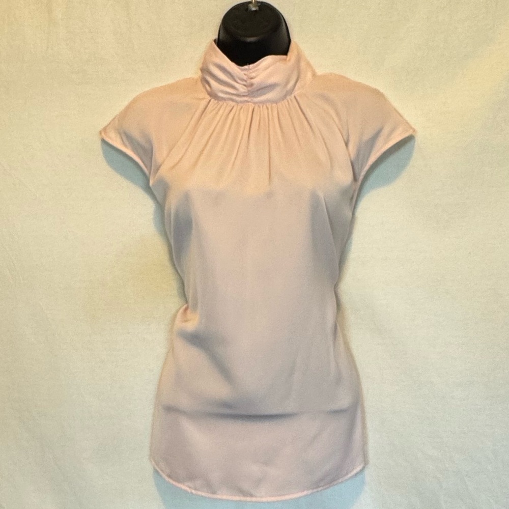 C-90 Who What Wear Pink High neck Sleeveless‎ Pullover Blouse Size M